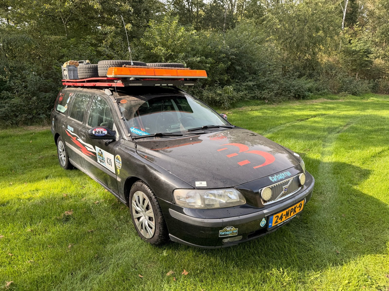 Volvo V70 2.5 D 140PK 2000 Zwart, Auto's, Voorwielaandrijving, 15 km/l, 1800 kg, Zwart