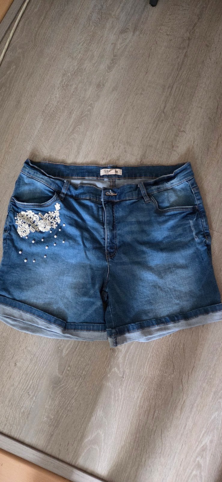 Bonprix spijkerbroekje maat 44 - Super leuk en kort!, Kleding | Dames, Broeken en Pantalons, Ophalen, Bonprix, Kort, Blauw
