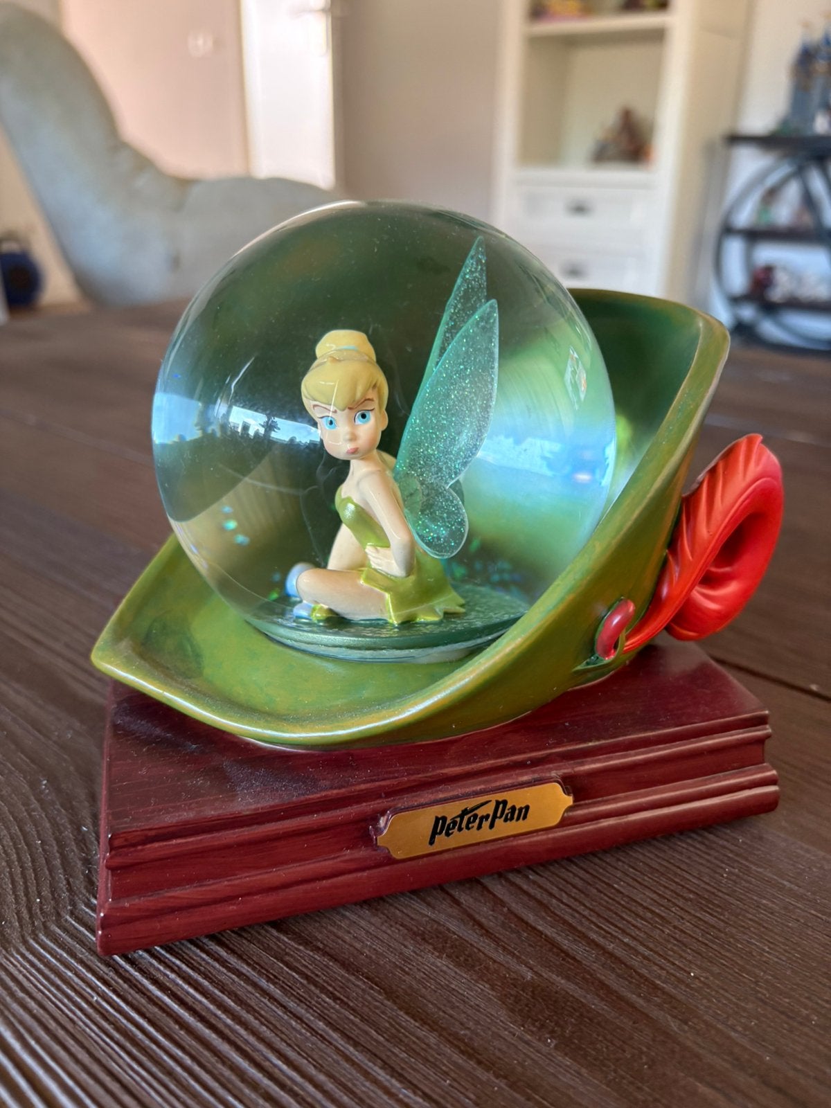 Disney exclusive tinkerbel snowglobe.   Met licht., Ophalen of Verzenden, Overige figuren, Zo goed als nieuw, Beeldje of Figuurtje
