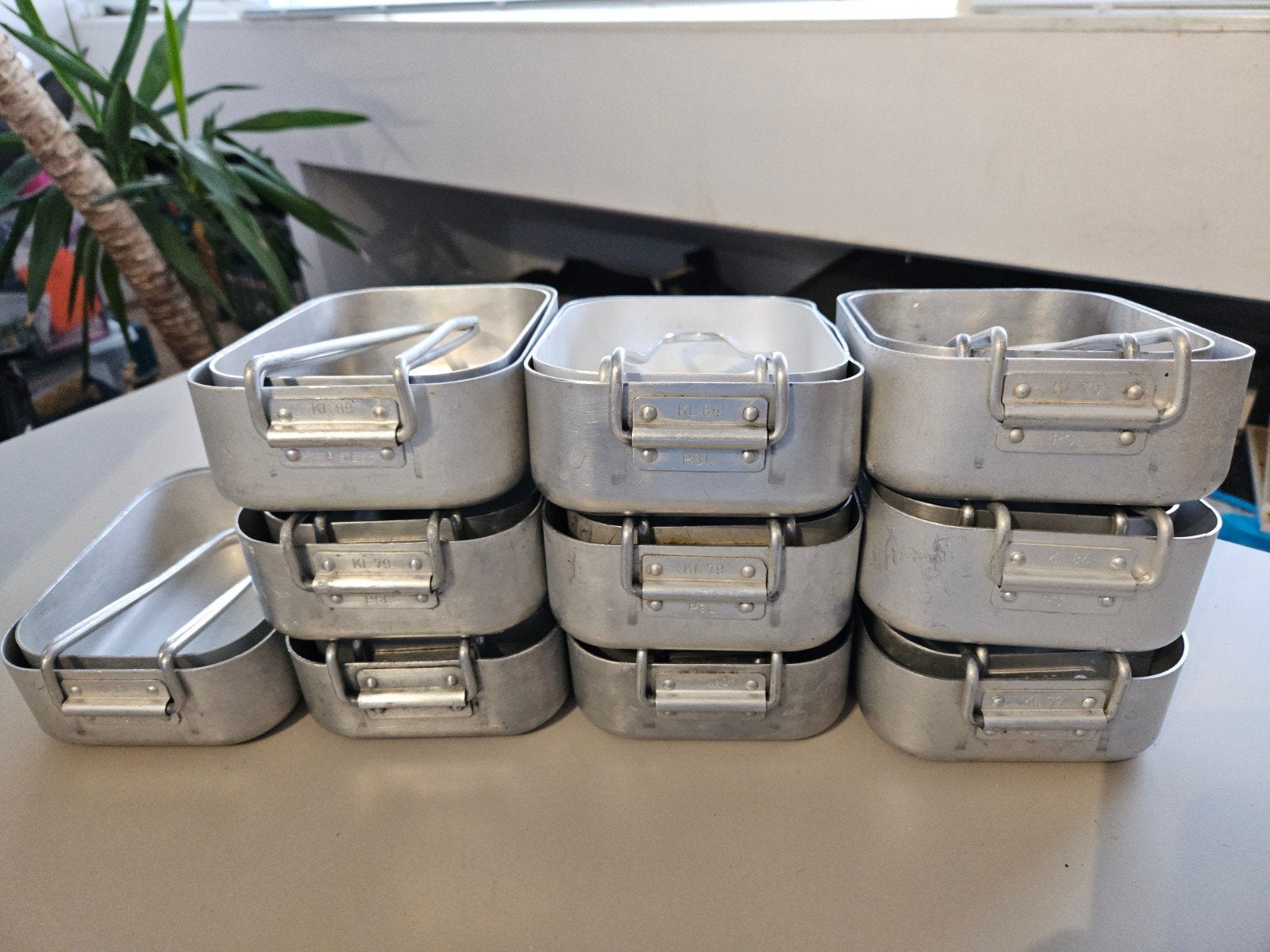 Defensie aluminium messtins - 13 stuks, Verzamelen, Ophalen of Verzenden, Landmacht, Nederland
