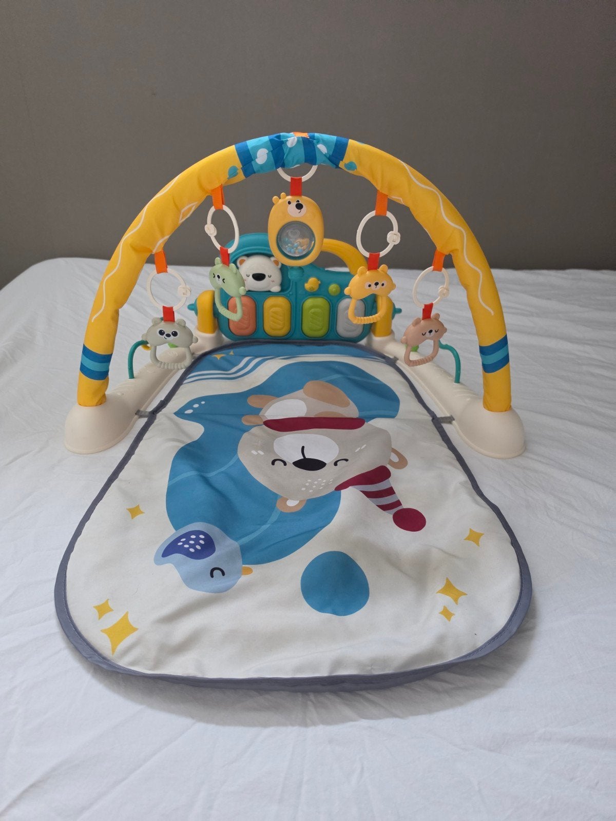 Speelkleed met piano en hangspeeltjes, Ophalen, Zo goed als nieuw