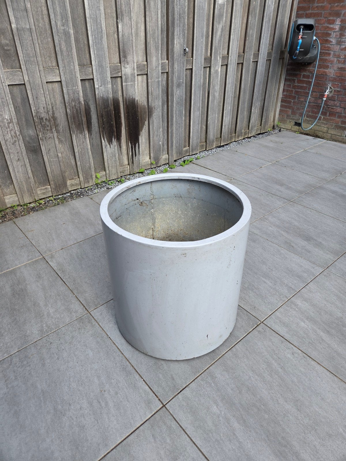 Alluminium bloempot rond 60 cm hoog, Tuin en Terras, Bloembakken en Plantenbakken, Ophalen, Gebruikt, Minder dan 60 cm, Rond