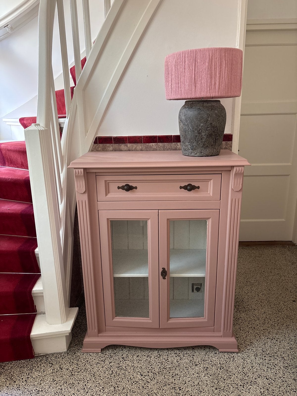 Roze kastje met lade en glazen deuren, Huis en Inrichting, Ophalen, Gebruikt, 100 tot 150 cm, 50 tot 100 cm