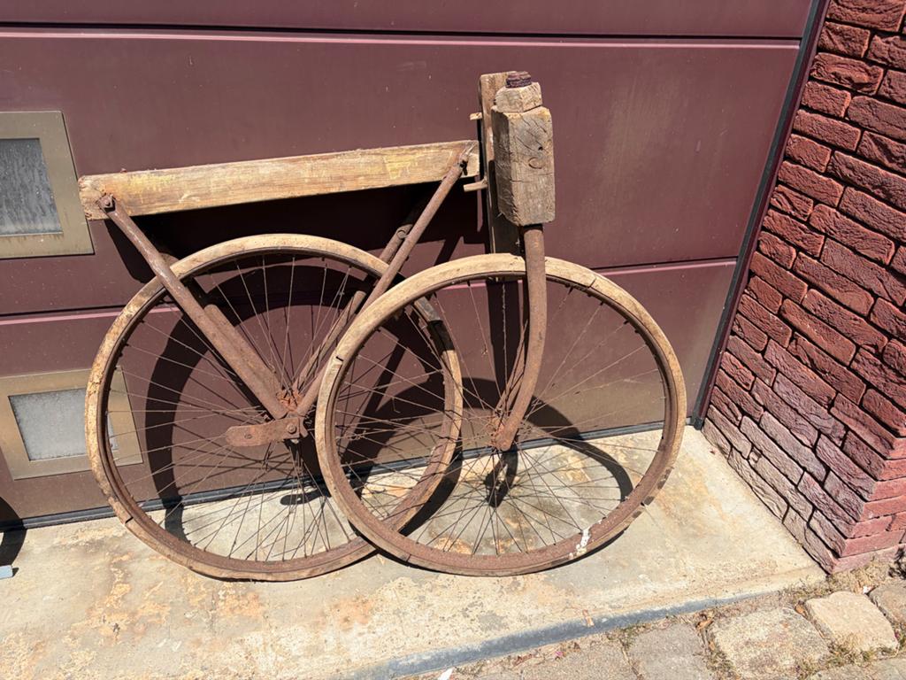 Antieke houten fietswielen - Decoratie, Antiek en Kunst, Ophalen