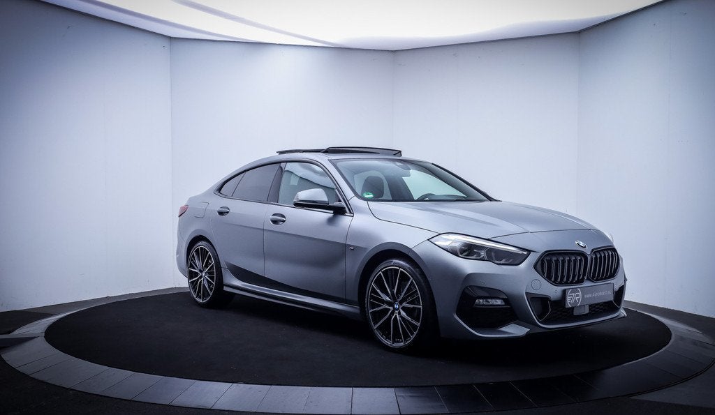 BMW 2 Serie Gran Coupé 218iA M-SPORT Edition PANO | HARMAN, Auto's, BMW, Gebruikt, Zwart, Automatische klimaatregeling, 715 kg