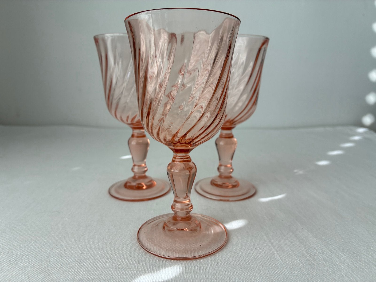 Set van 3 roze vintage wijnglazen, Frankrijk, Antiek en Kunst, Ophalen of Verzenden