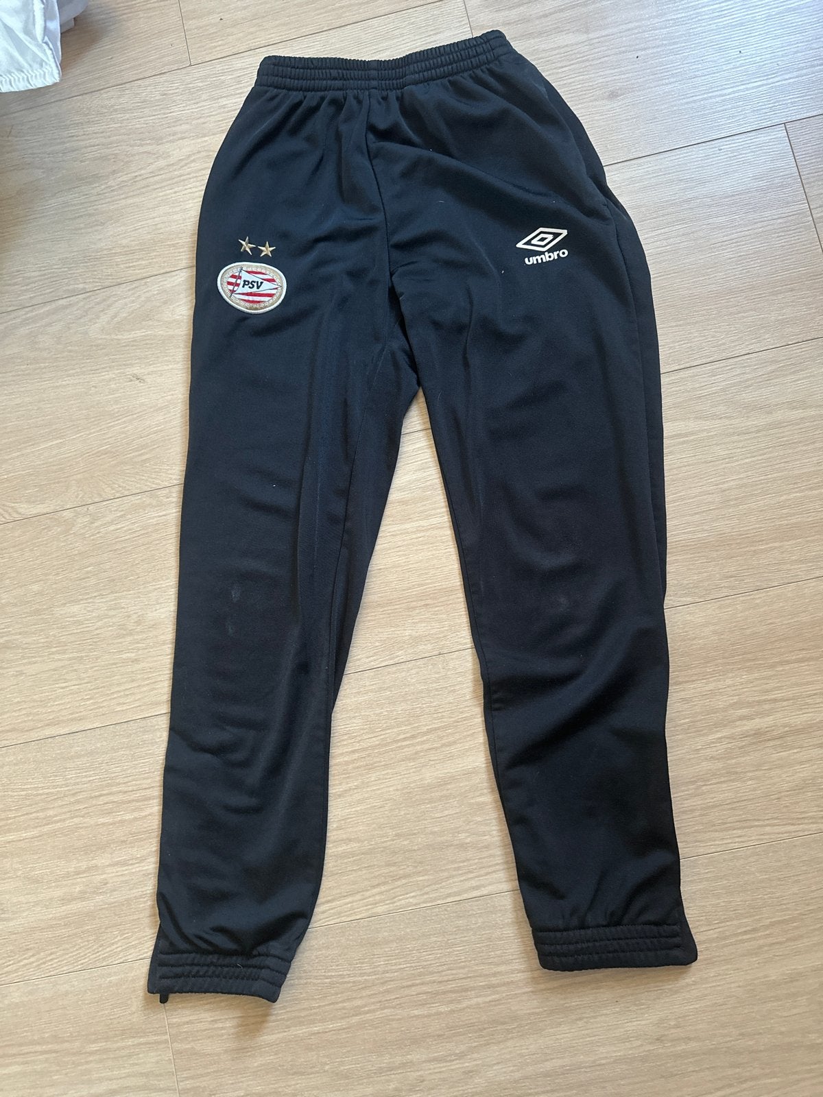 PSV Umbro trainingsbroek maat 134, Kinderen en Baby's, Kinderkleding | Maat 134, Ophalen of Verzenden, Gebruikt, Jongen, Broek