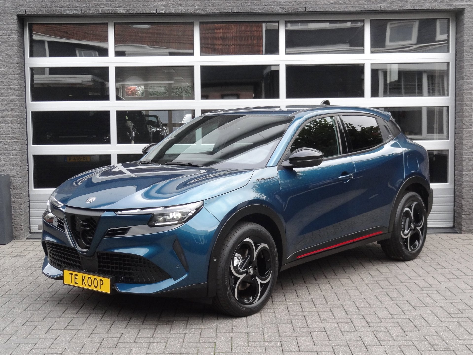 Alfa Romeo Junior 1.2 Turbo Hybrid Ibrida Speciale, Auto's, Dealer onderhouden, Euro 6, 1199 cc, Blauw