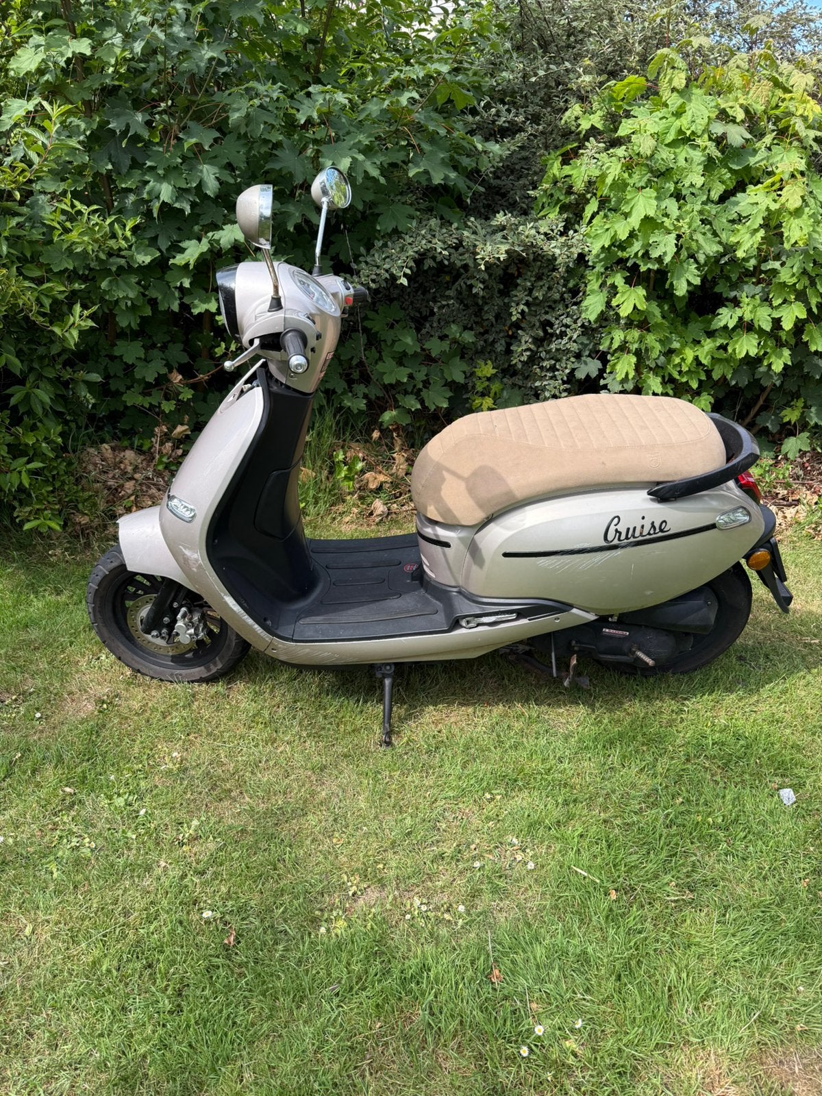 Gratis brommer Scooter voor onderdelen of handige harry, Ophalen, Gebruikt, Overige typen, Overige merken