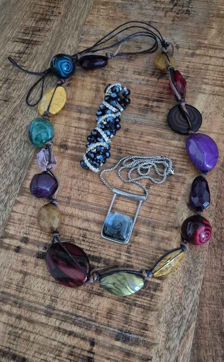 LOTJE SIERADEN:2 KETTINGEN EN 1 ARMBAND, Ophalen of Verzenden, Overige materialen