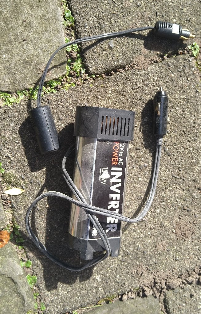 Omvormer van 12V naar 220V, Ophalen, Zo goed als nieuw