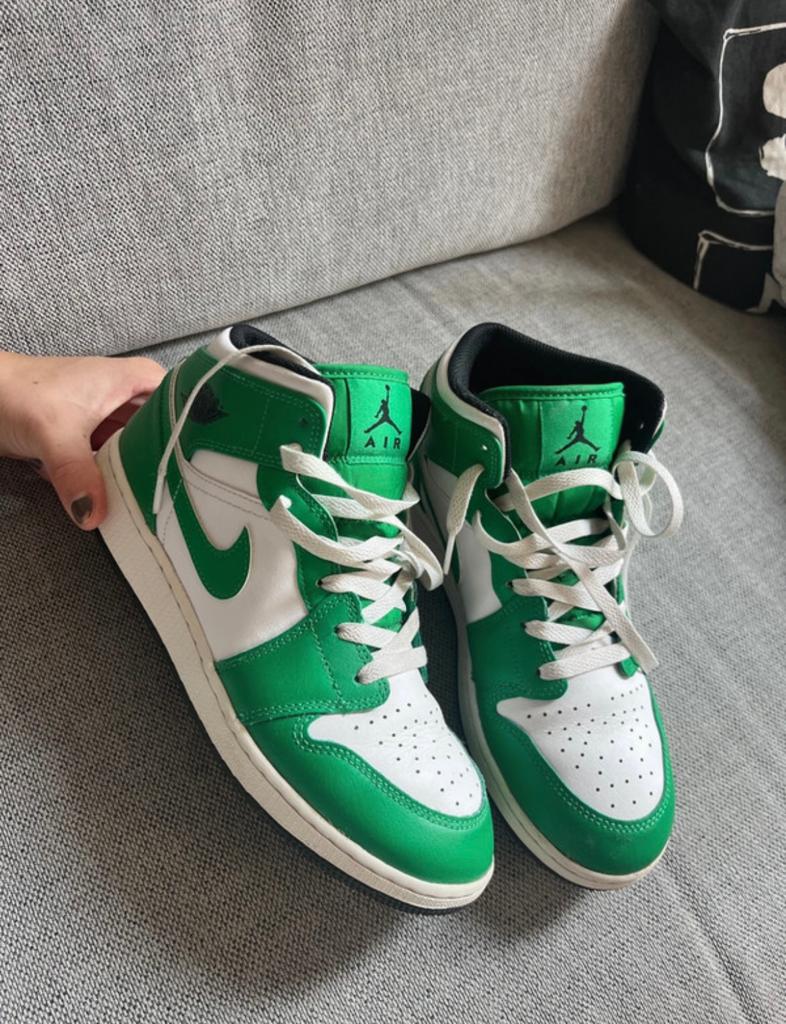 Nike Air Jordan 1 Mid Lucky Green - Maat 40, Ophalen, Zo goed als nieuw, Zwart, Sneakers of Gympen