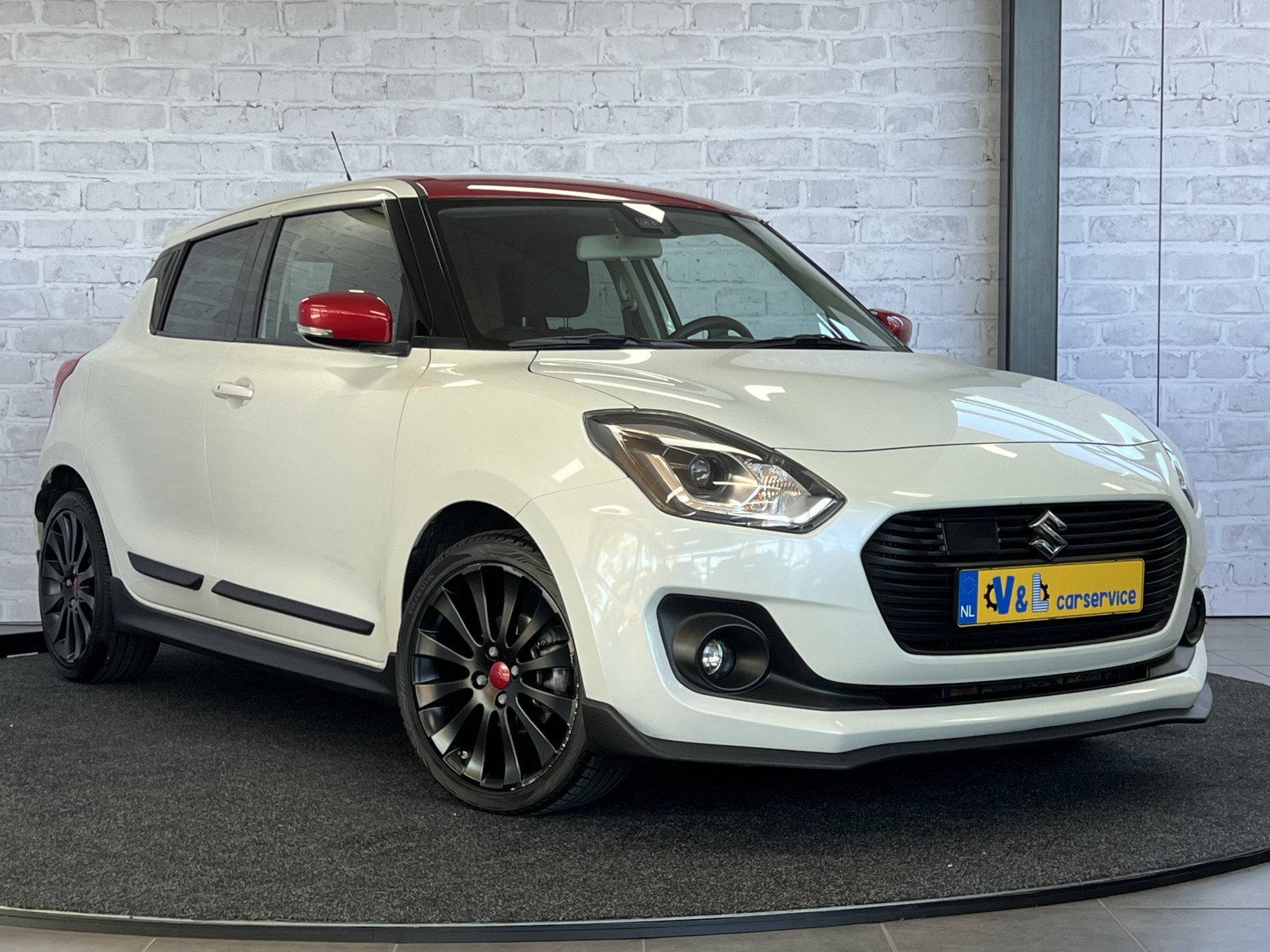 Suzuki Swift 1.0 Style Smart Hybrid Sportline Carplay Stoelv, Auto's, Suzuki, Voorwielaandrijving, Stof, Gebruikt, 850 kg