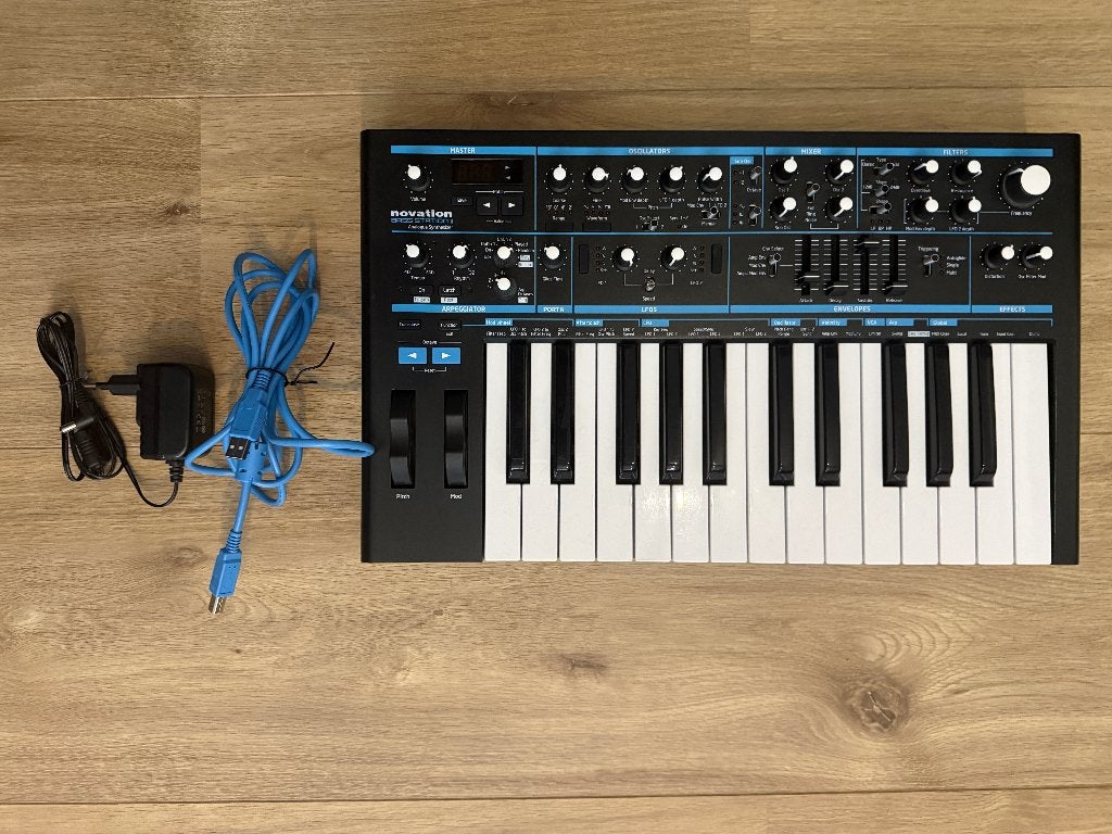Novation Bass Station 2, Muziek en Instrumenten, Gebruikt, Novation, Met midi-aansluiting, Overige aantallen