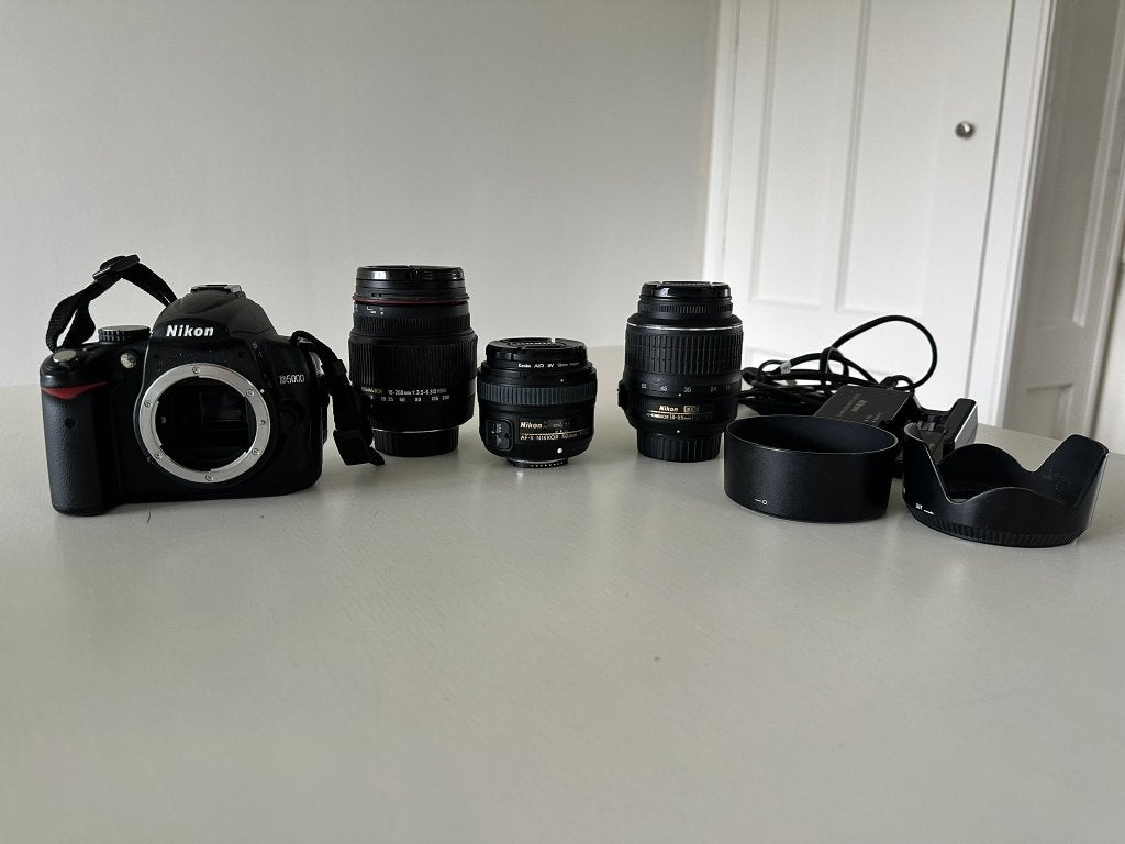 Starters complete fotografie kit (Nikon D5000 + 3 lenzen), Ophalen, Gebruikt, 12 megapixels, Ingebouwde flitser