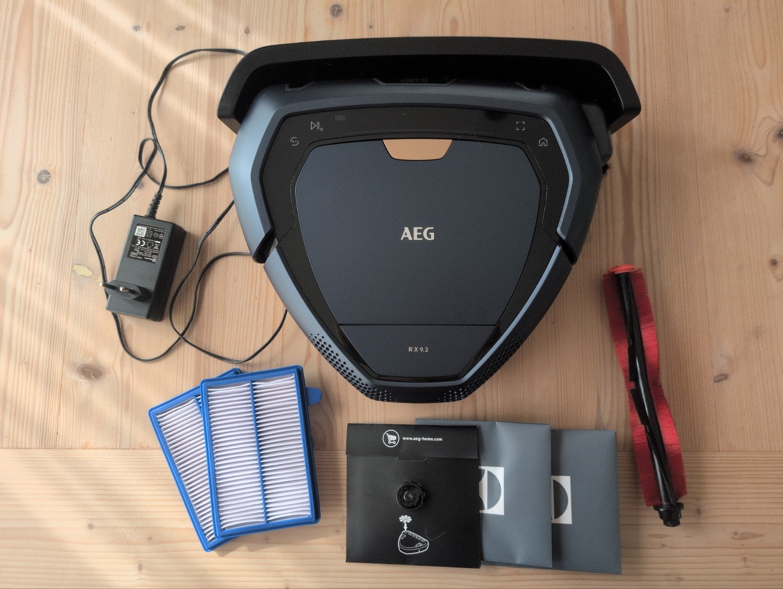 Defect - AEG RX 9.2 Robotst. - voor onderdelen of reparatie, Ophalen of Verzenden, Robotstofzuiger