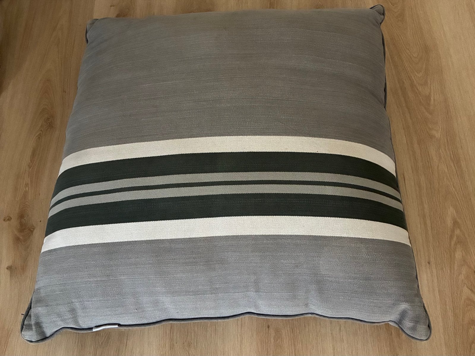 Groot grijs gestreept kussen van HinCK design, Ophalen, Overige merken, Gebruikt, Met print