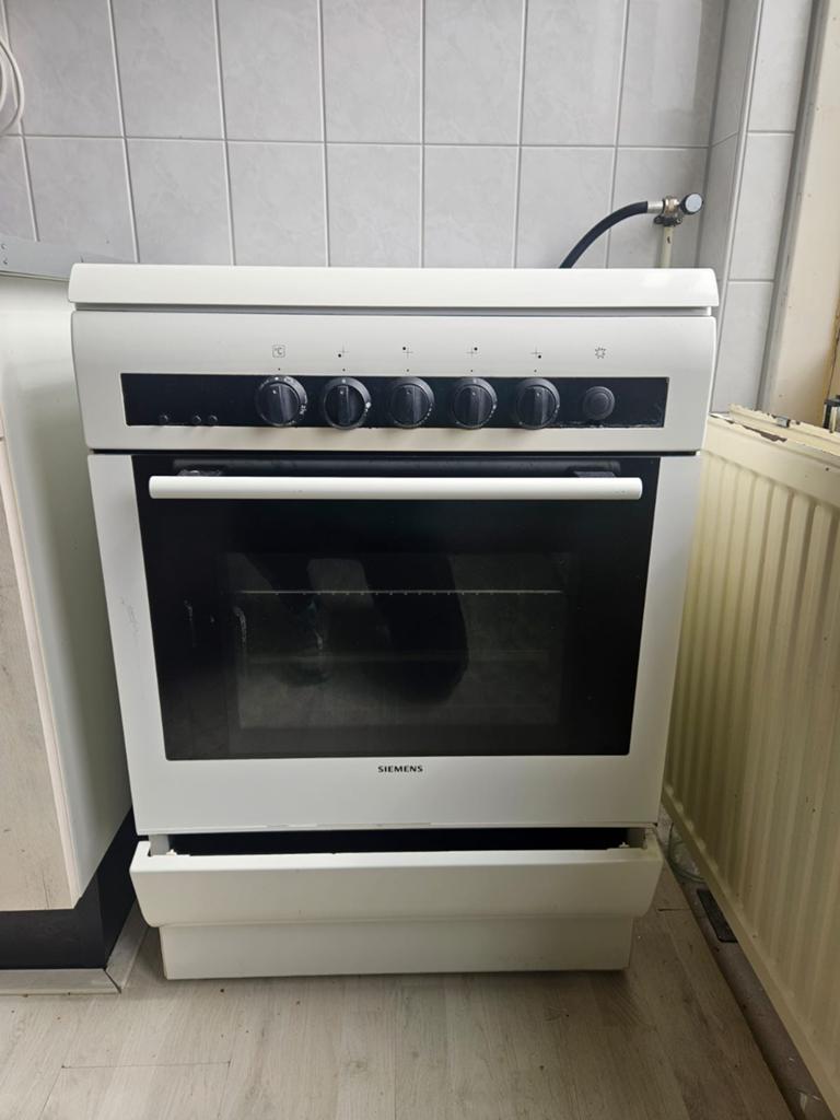 Siemens Vrijstaand Gasfornuis met 4 Pitten en Oven, Witgoed en Apparatuur, Fornuizen, Ophalen, Gebruikt, 4 kookzones, Gas