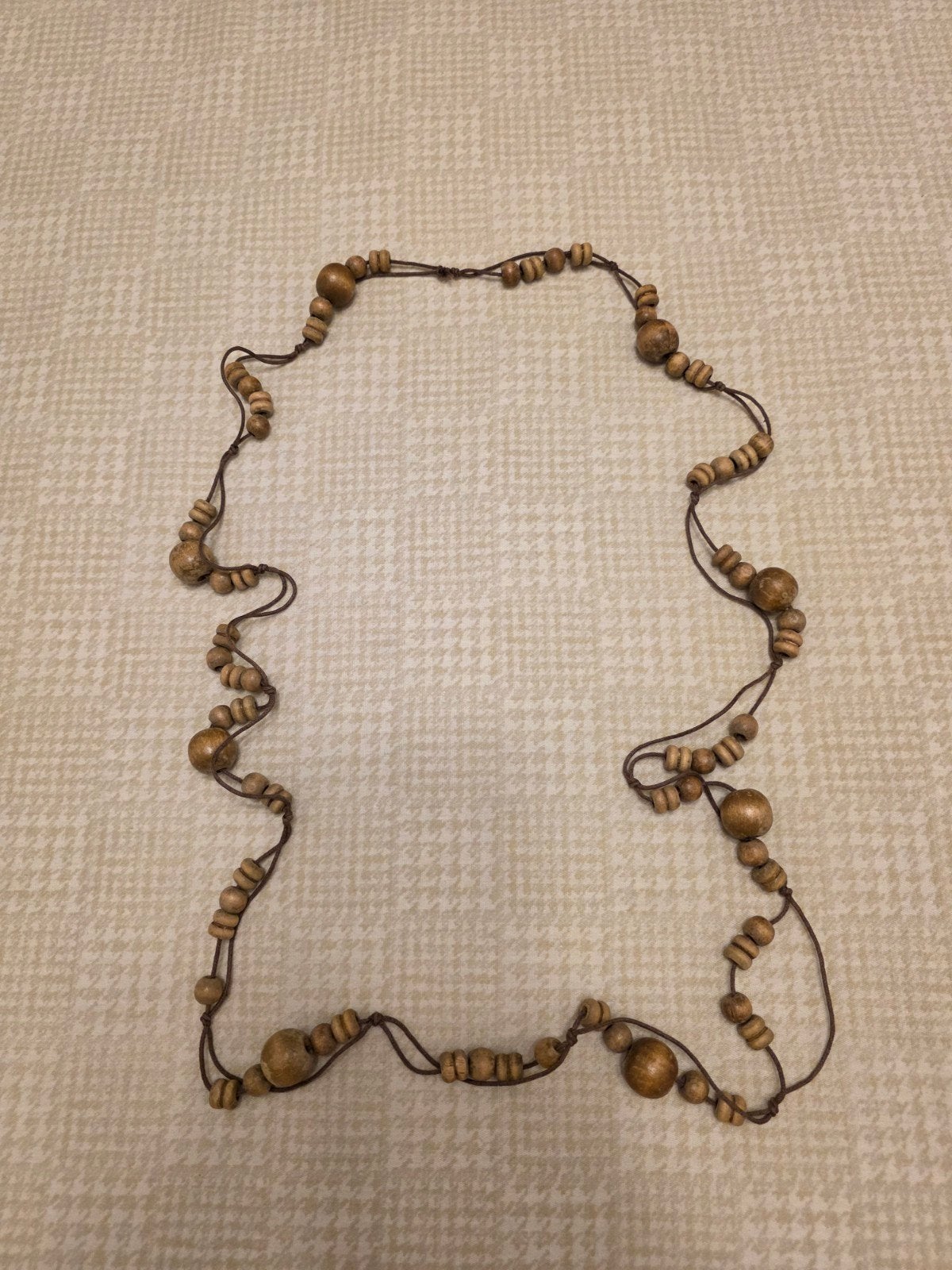 Houten kralenketting - lange ketting met houten kralen, Ophalen of Verzenden, Gebruikt, Bruin, Overige materialen