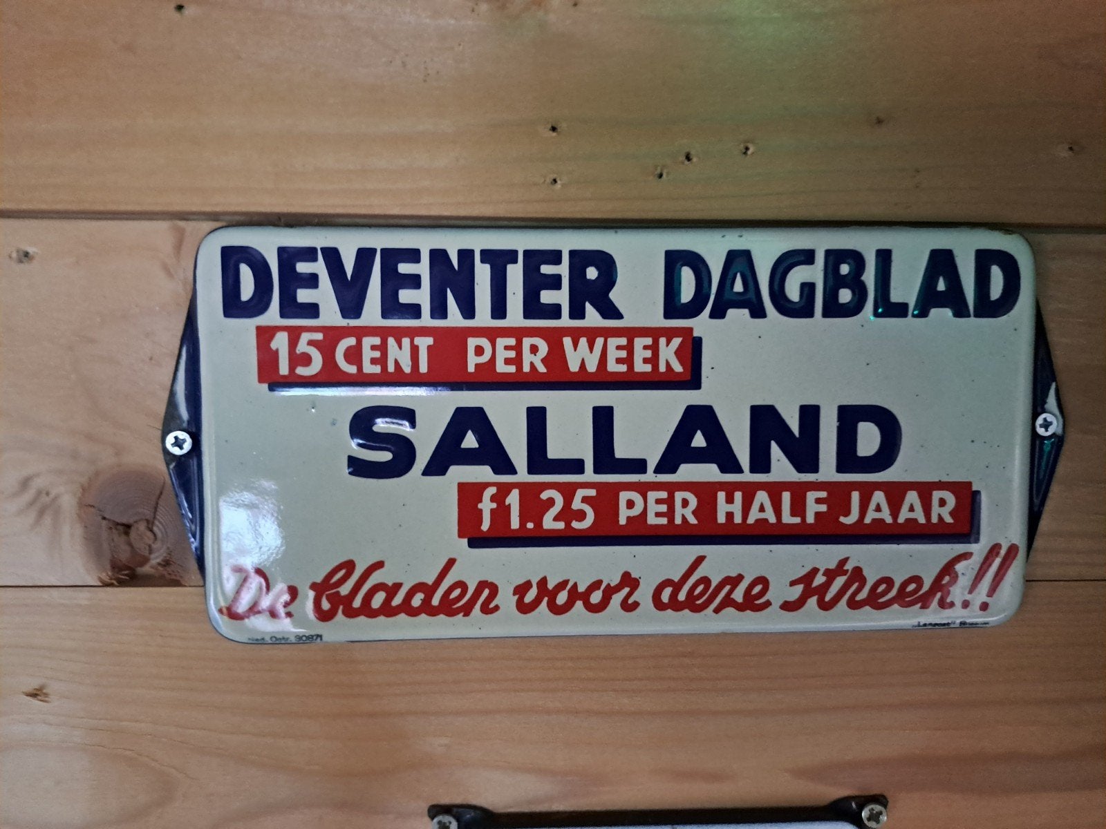 Bijzonder mooi emaille deurpostje Deventer dagblad, Verzamelen, Ophalen of Verzenden, Gebruikt, Reclamebord