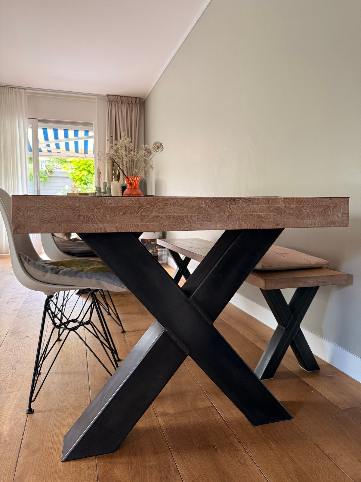 Industriële eettafel 240x90 cm met bijpassend houten bankje, Ophalen, Gebruikt, 200 cm of meer, 50 tot 100 cm