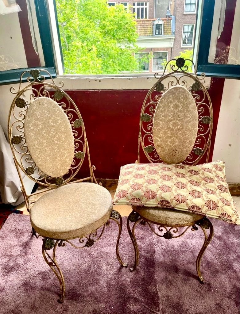 Set van 2 zware sierlijke smeedijzeren stoelen, Ophalen