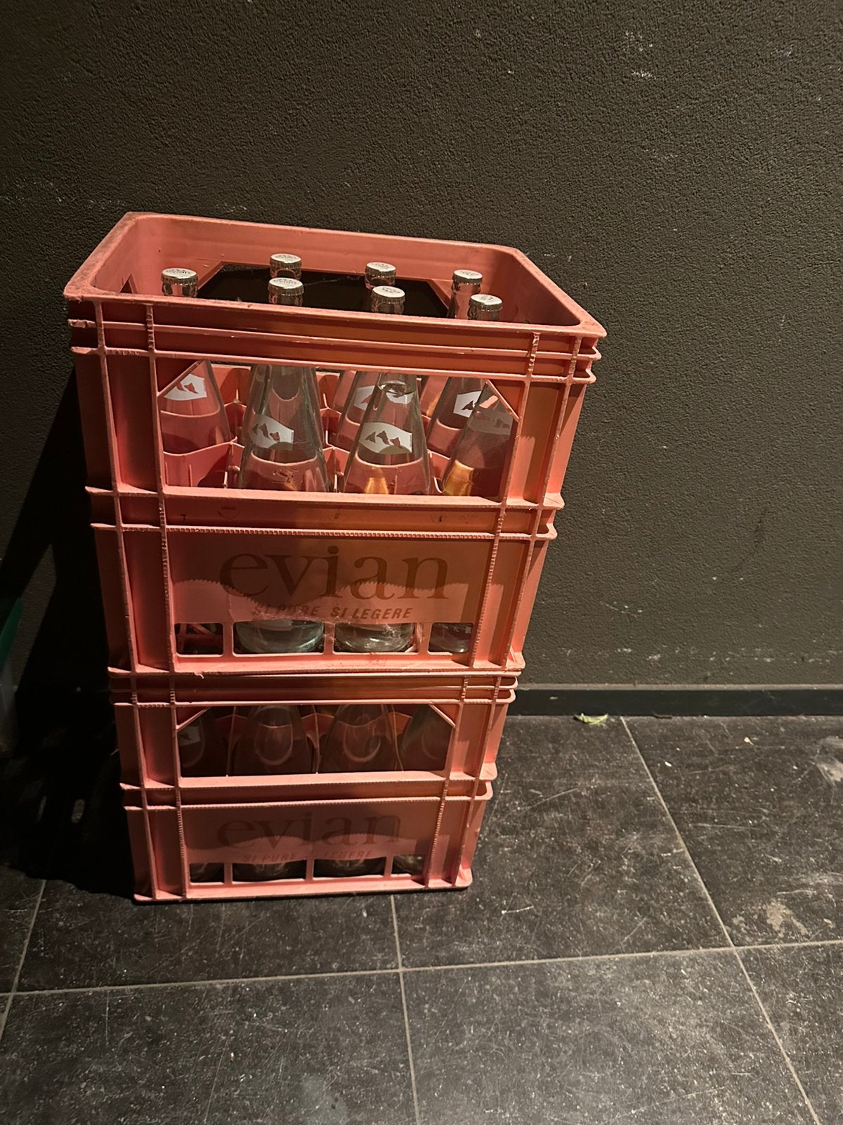 Evian Kratjes met water, Ophalen, Minder dan 35 cm, Zo goed als nieuw, Minder dan 40 cm