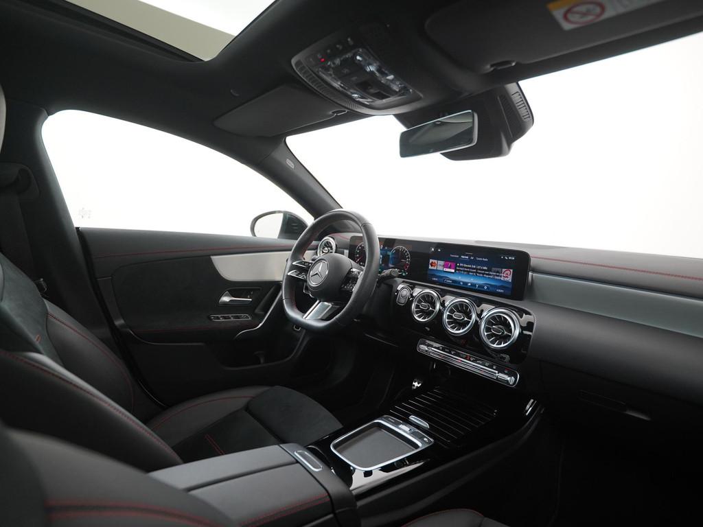 Mercedes-Benz CLA-klasse 250e AMG Night Facelift | Panoramad, Auto's, Mercedes-Benz, Gebruikt, 4 cilinders, Adaptive Cruise Control