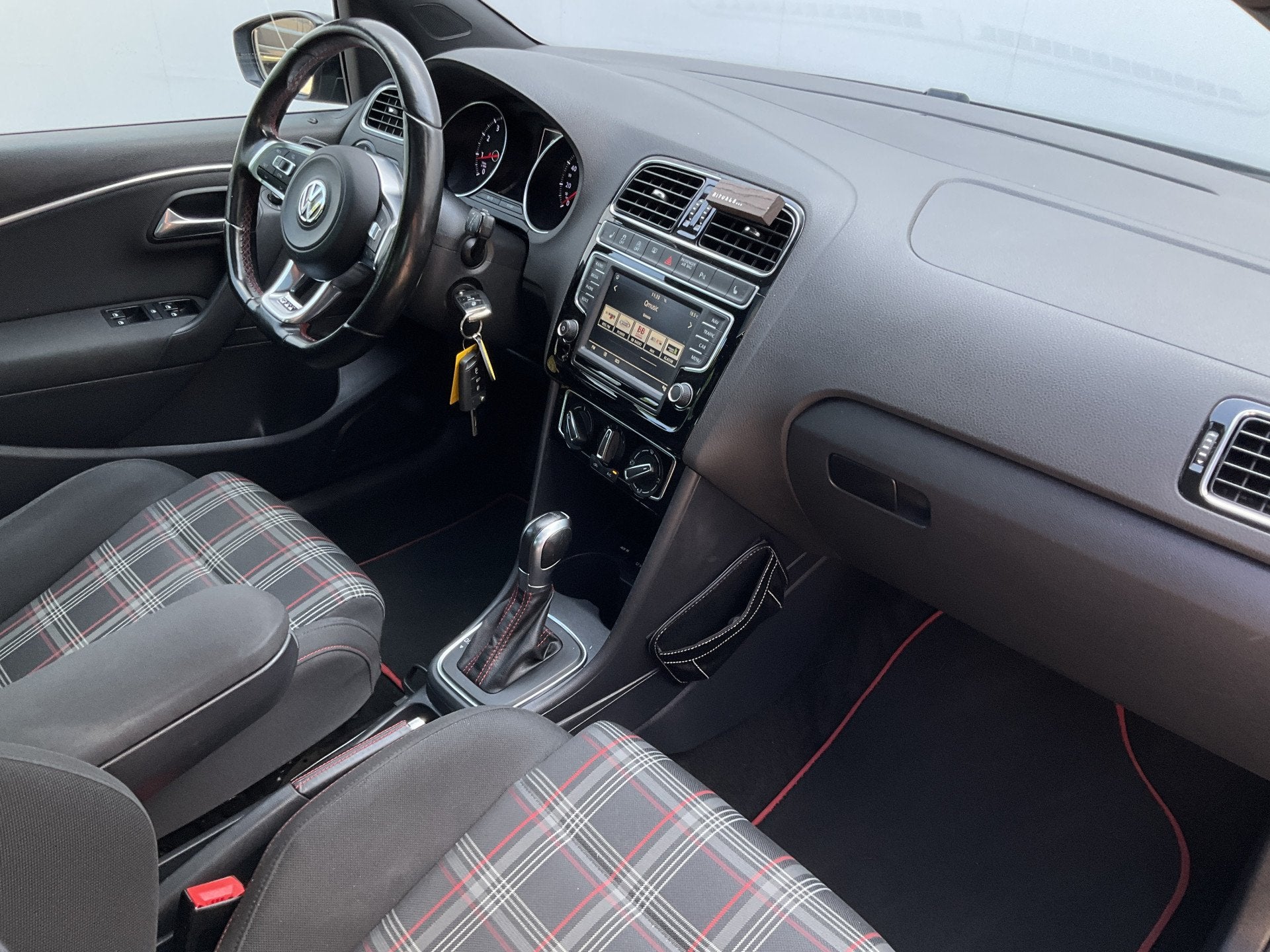 Volkswagen Polo 1.8 TSI GTI 192PK Navi/Camera 5-Deurs Climat, Gebruikt, Euro 6, Zwart, Bedrijf