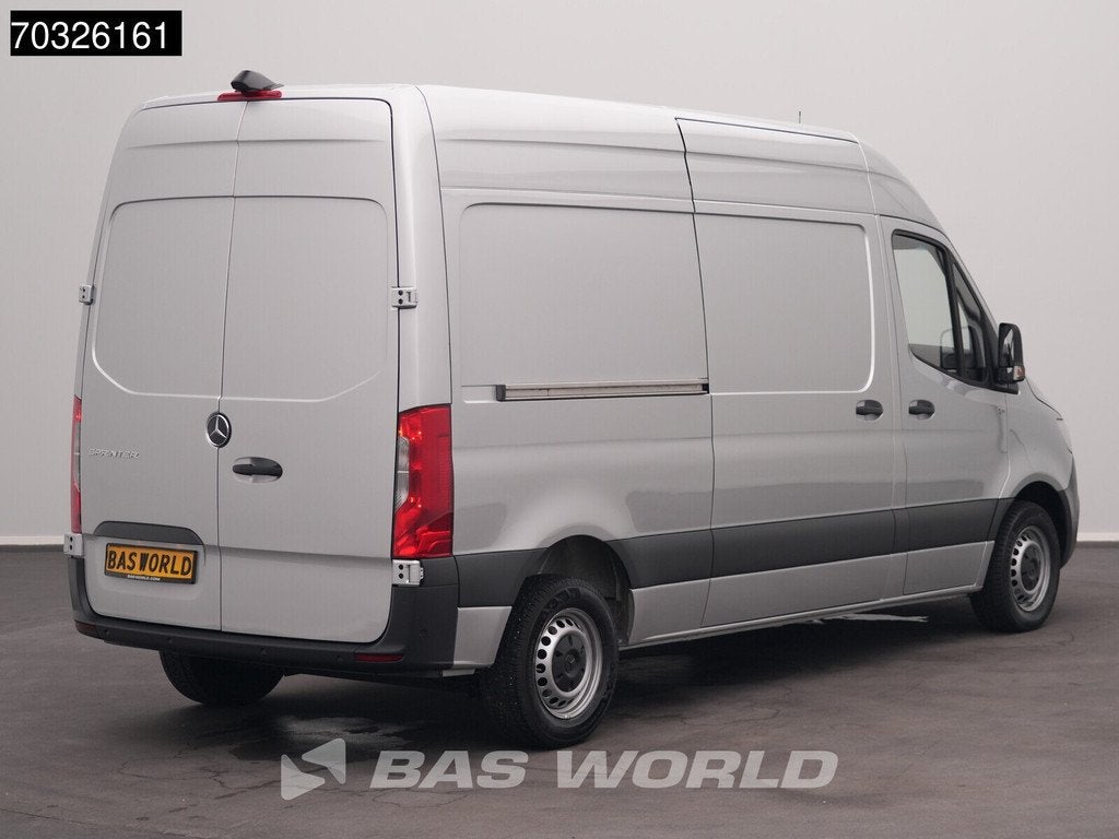 Mercedes Sprinter 215 CDI Automaat 150pk L2H2 MBUX Camera Ai, Auto's, Automaat, Stof, Gebruikt, Euro 6