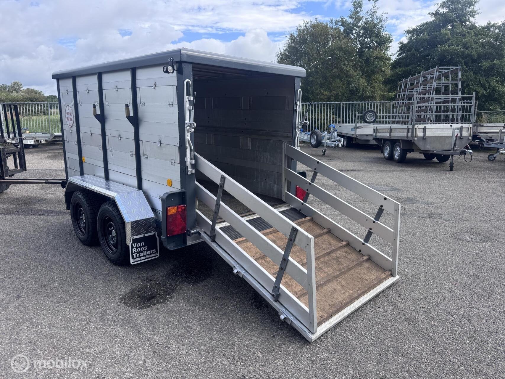 Veetrailer 2000kg 260x130x135 nieuw assen wielen verlichting, Veehouderij, Overige typen