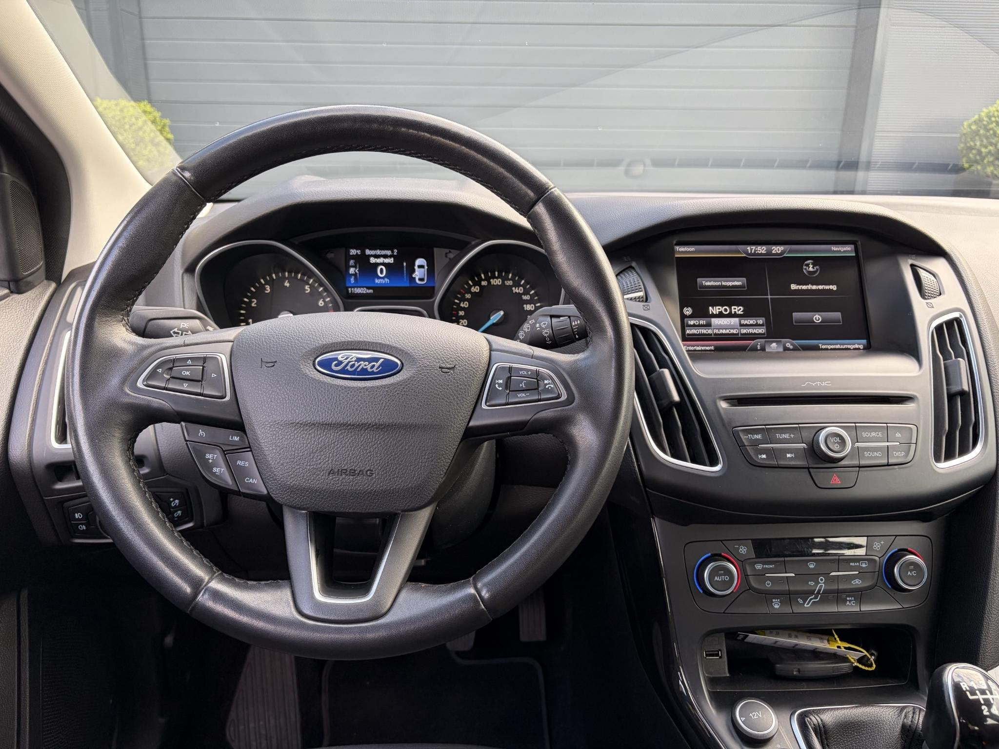 Ford Focus 1.0 Titanium ✓125pk✓2e Eigenaar✓Navi✓Trek, Dealer onderhouden, Gebruikt, Euro 6, Origineel Nederlands