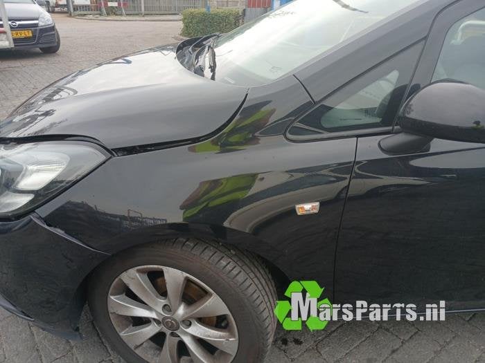 Scherm links-voor van een Opel Corsa