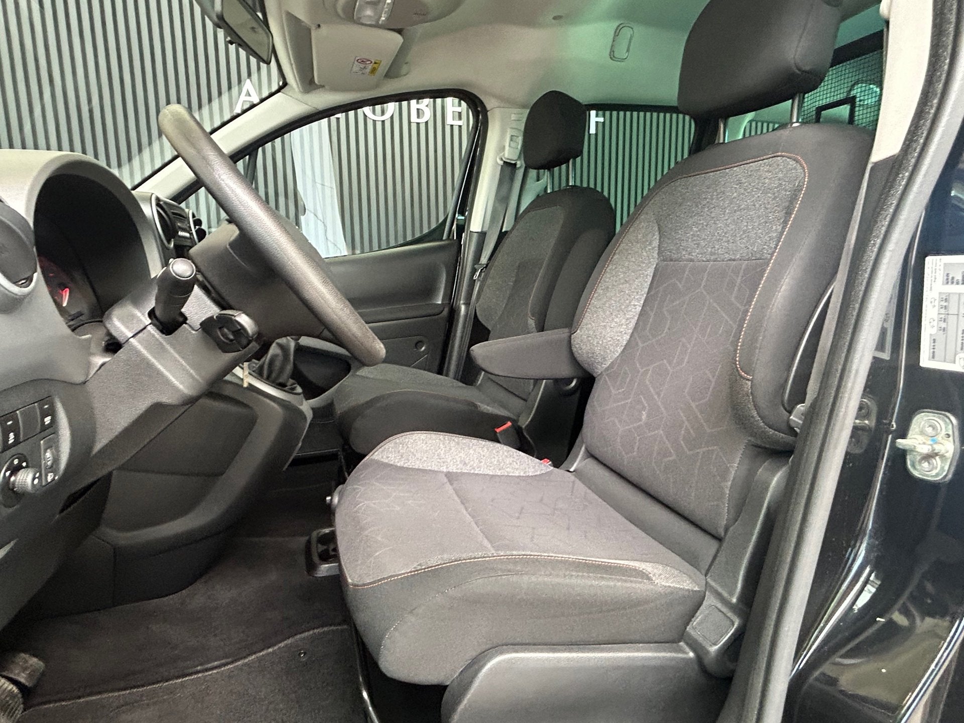 Peugeot Partner Tepee 1.2 PureTech Active Airco, Cruisecontr, Auto's, Peugeot, Dealer onderhouden, Stof, Gebruikt, Met garantie (alle)