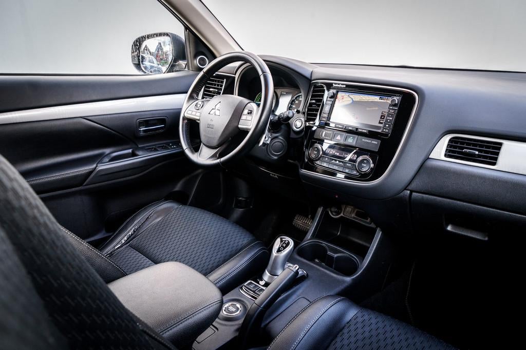 Mitsubishi Outlander 2.0 PHEV Executive Edition | 4 WD | Tre, Auto's, Mitsubishi, Zwart, 4 cilinders, Leder en Stof, Zwart