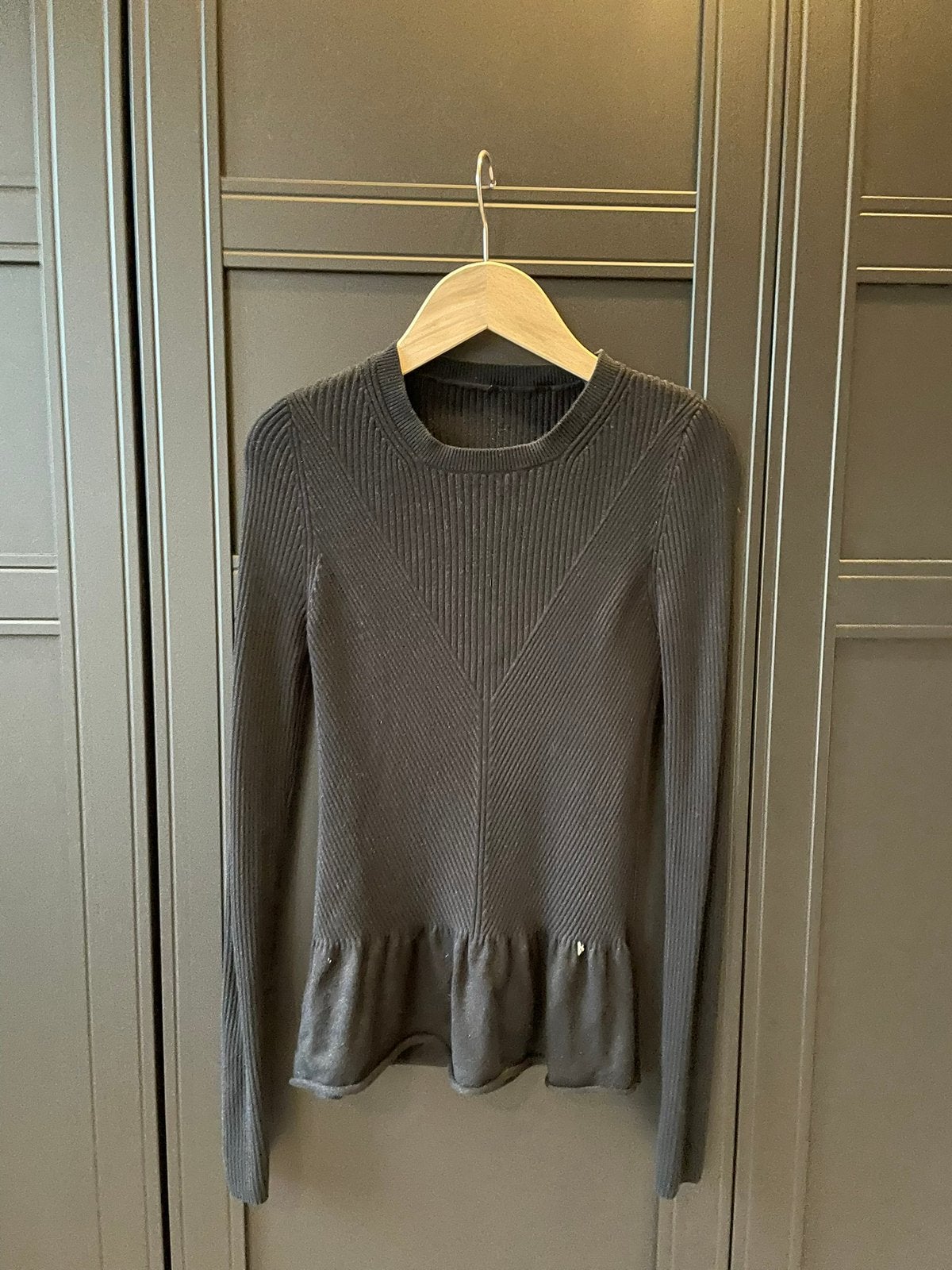 GUESS (peplum)trui zwart (maat S), Ophalen of Verzenden, Gedragen, Maat 36 (S), Zwart