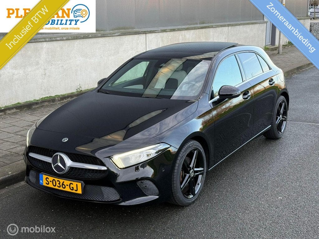 Mercedes-Benz A-klasse 200 Amg Upgrade, PANO! LED! CARPLAY!, Gebruikt, 4 cilinders, Leder en Stof, 19 km/l