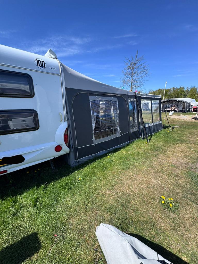 Knaus Sudwind Caravan - met dwars stapelbed, Caravans en Kamperen, Caravans, Rondzit, Omvormbare zithoek, Particulier, 5 tot 6 meter
