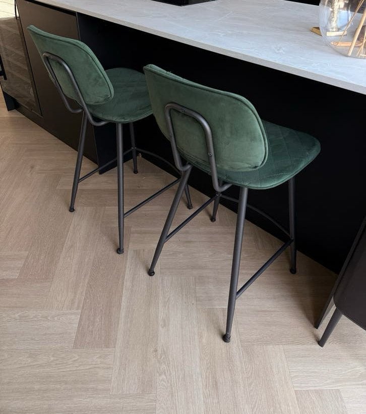 Set van 2 groene fluwelen barkrukken, Ophalen, Gebruikt, Met voetsteun, 60 tot 90 cm
