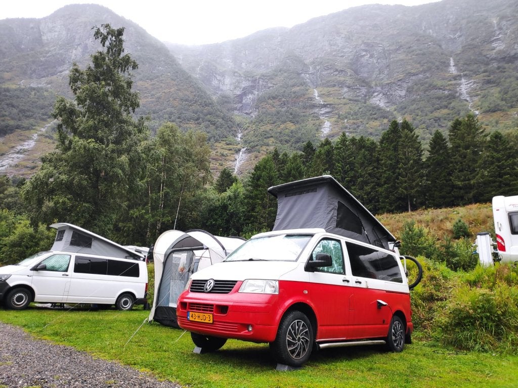 Volkswagen Transporter T5 (1059068), Caravans en Kamperen, Campers, Automaat, Buscamper of Camperbus, Koelkast, Volkswagen