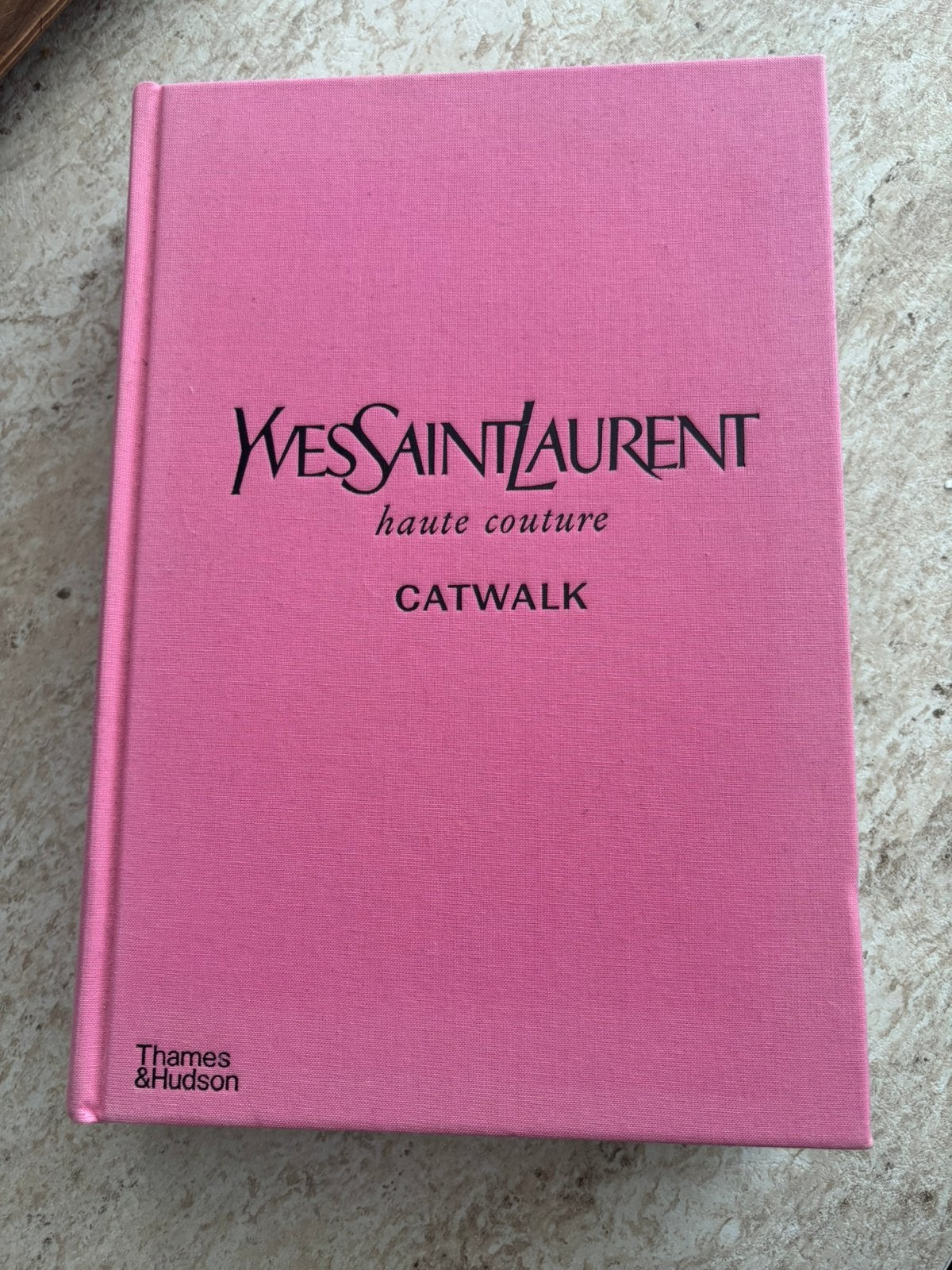 Catwalk boeken: Prada, Louis Vuitton & YSL, Boeken, Ophalen, Zo goed als nieuw, Mode algemeen