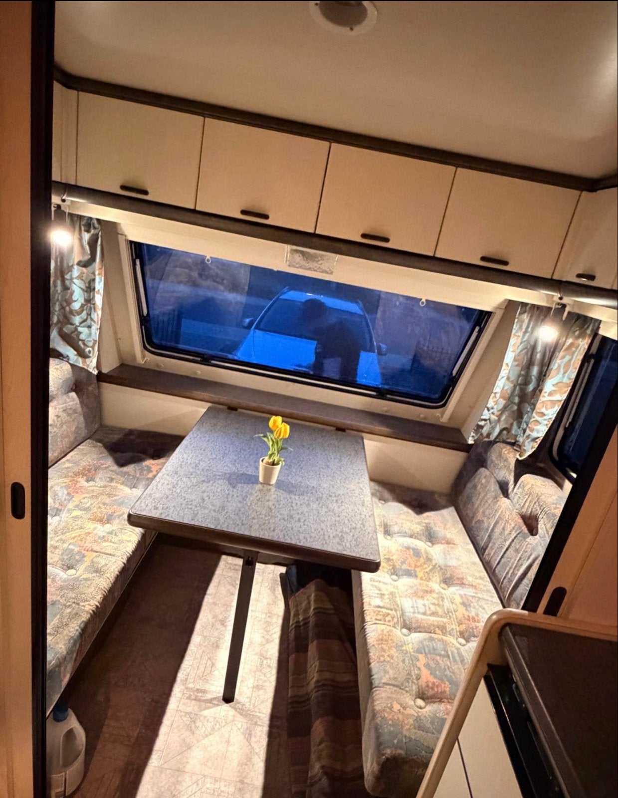 Hobby Classic 420 uit 1993 met Dorema voortent, Caravans en Kamperen, Caravans, Particulier, tot en met 4, 750 - 1000 kg, Treinzit