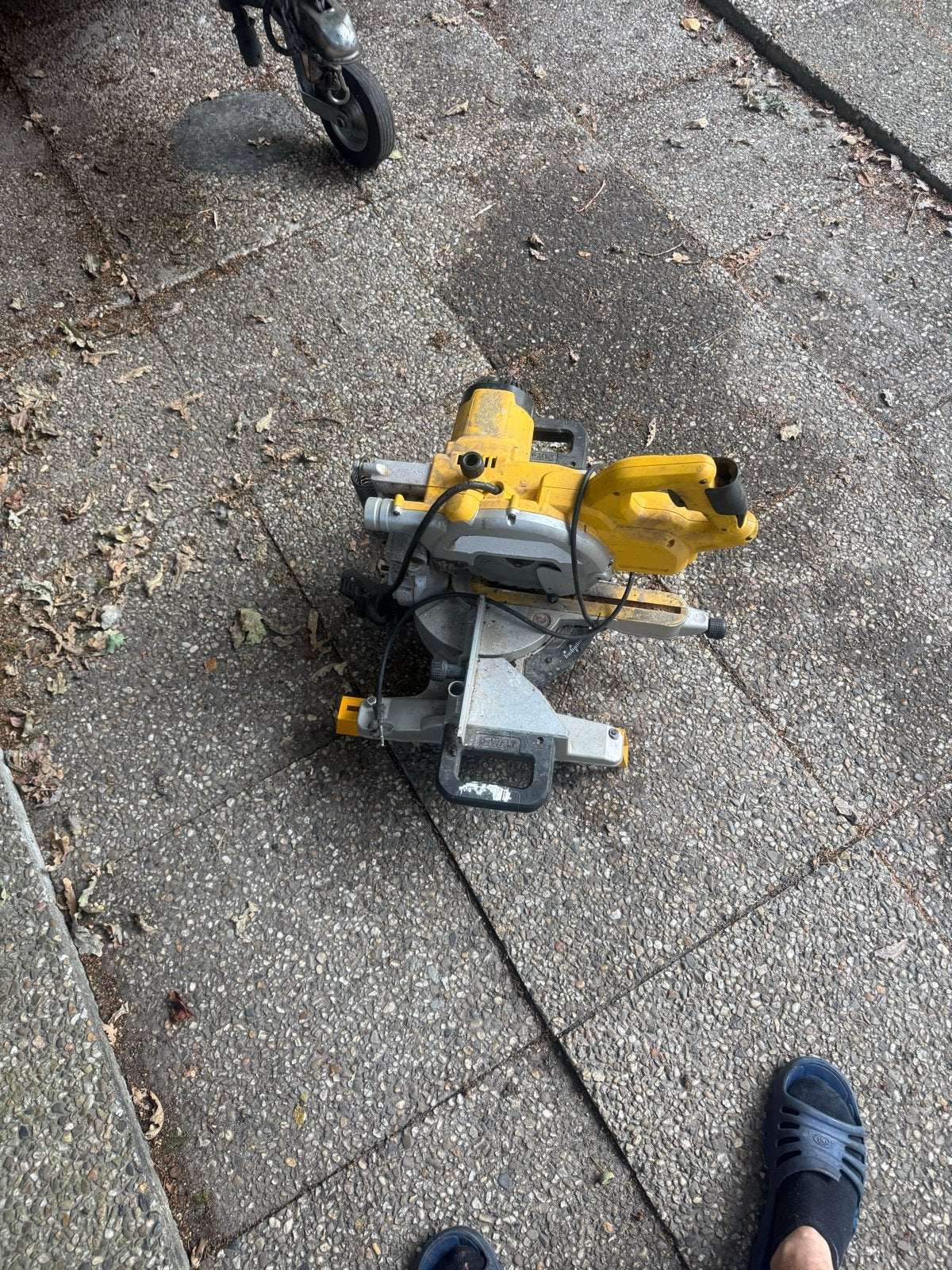 DeWalt Afkortzaag - Krachtige en Betrouwbare Zaag, Doe-het-zelf en Verbouw, Gereedschap | Zaagmachines, Ophalen, Gebruikt, 70 mm of meer