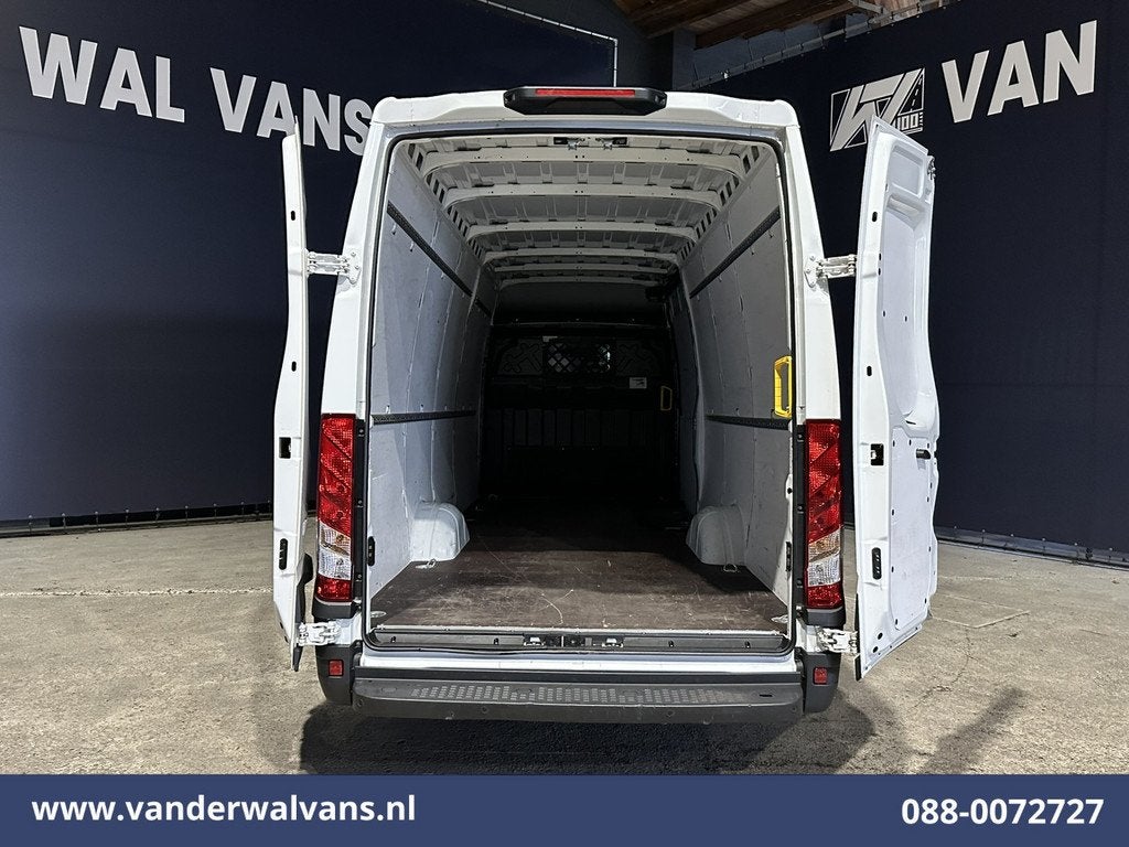 Iveco Daily 35S16 157pk L3H2 Euro6 Airco | 3500kg trekvermog, Auto's, Bestelauto's, Gebruikt, Iveco, 11 km/l, Geïmporteerd