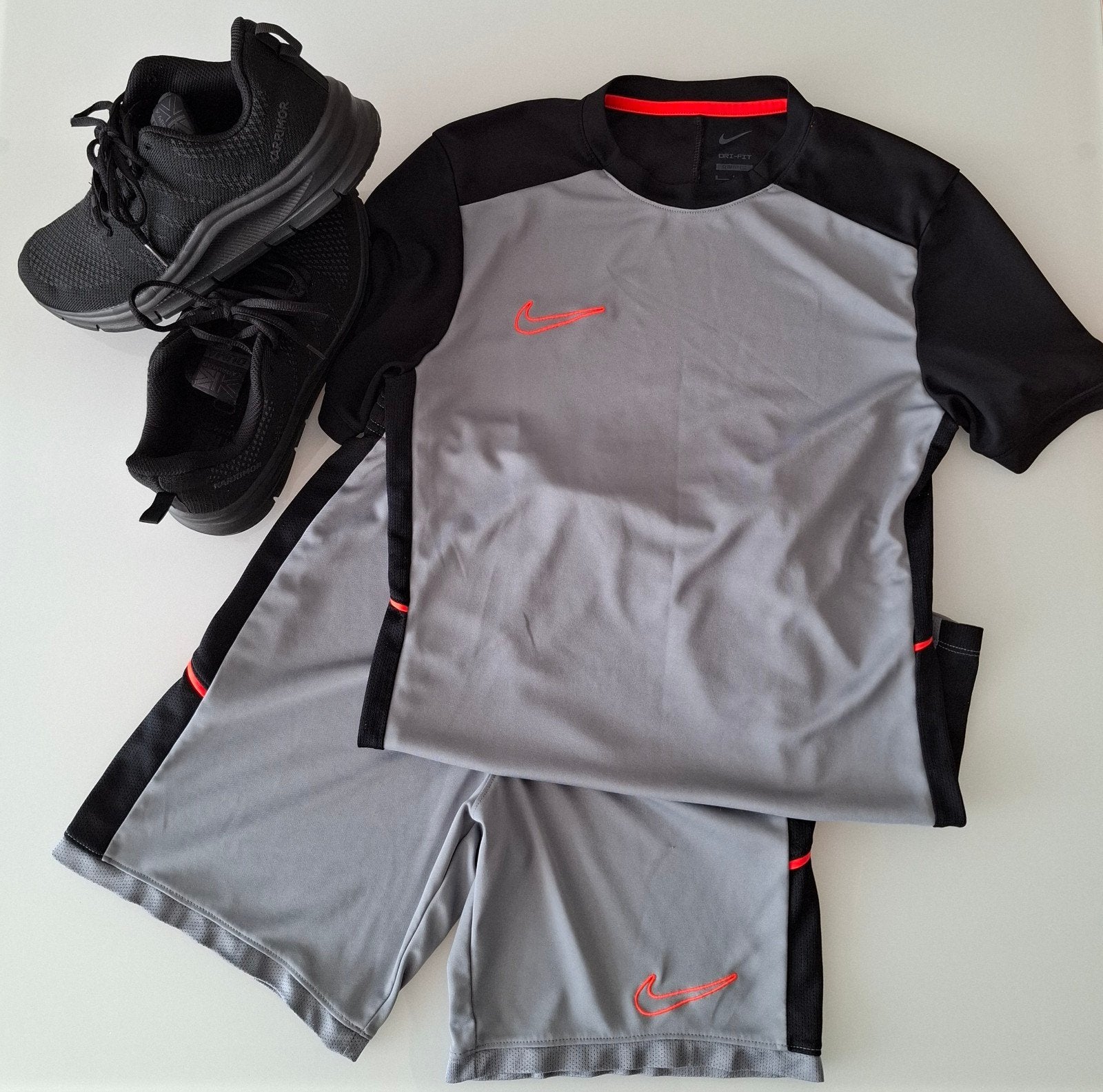 Gymkleding set Nike dry-fit slim-fit maat S, Kleding | Heren, Zwart, Nike, Ophalen of Verzenden, Zo goed als nieuw