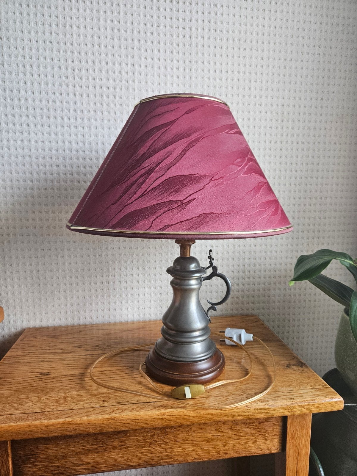 Vintage tafellamp met rood/paarse kap, Ophalen
