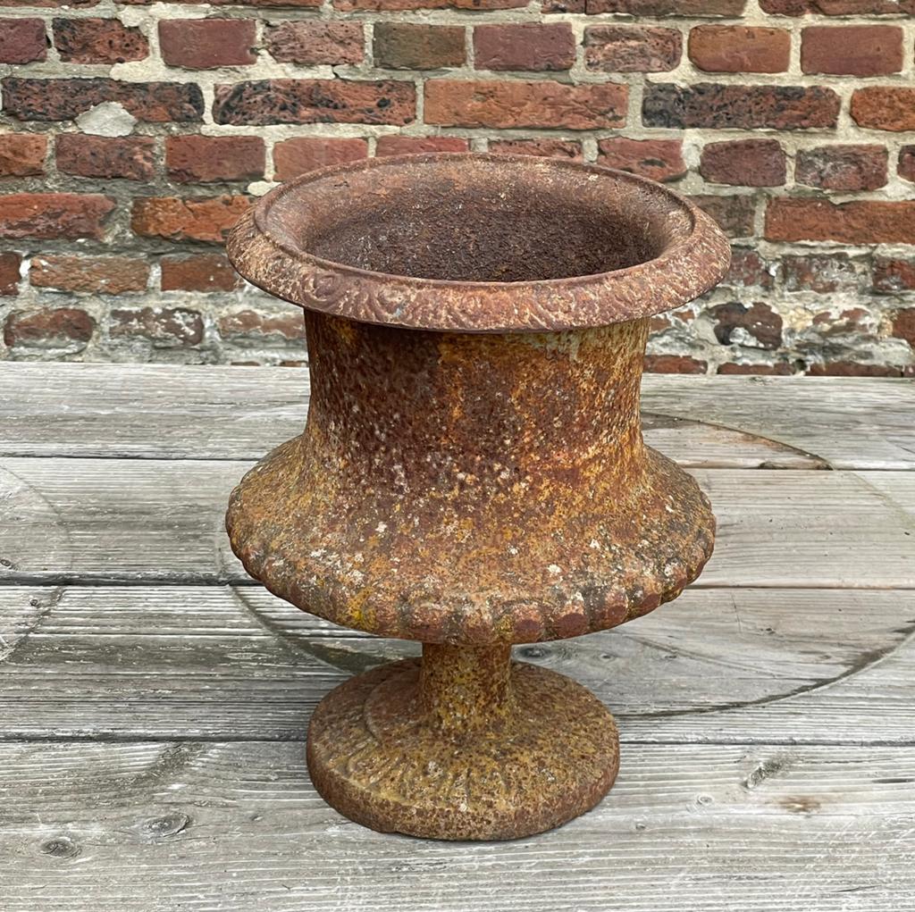 Brocante oude zware gietijzeren tuivaas, Tuin en Terras, Tuinvazen, Ophalen, Gebruikt