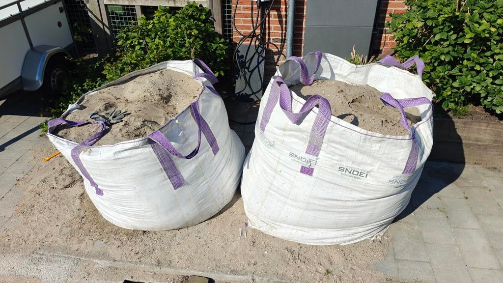 Gratis af te halen. 2 kuub ophoogzand/straatzand in big bags, Ophalen, Gebruikt, Straatzand