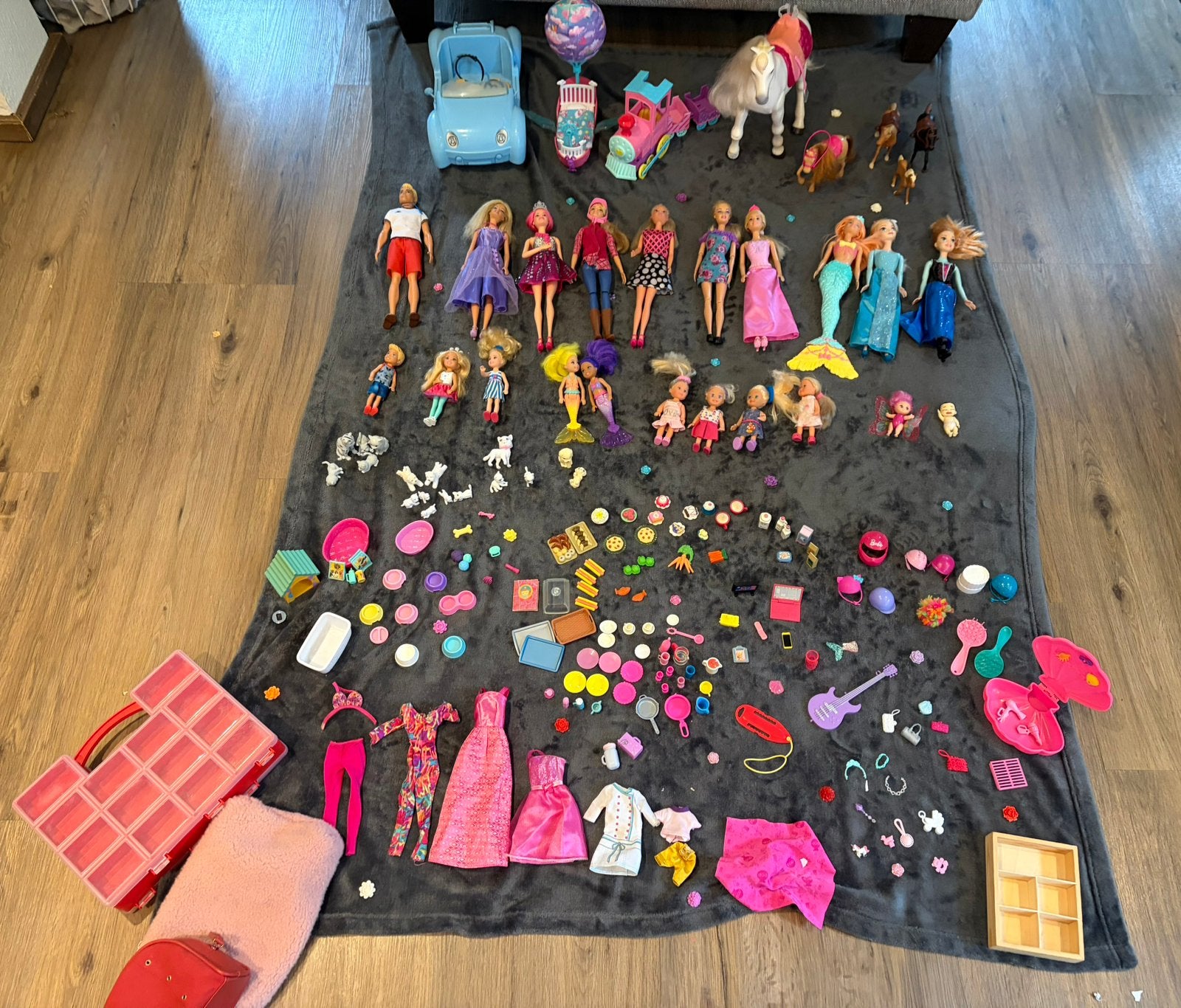 Heel veel barbies met accessoires, Ophalen, Zo goed als nieuw, Barbie