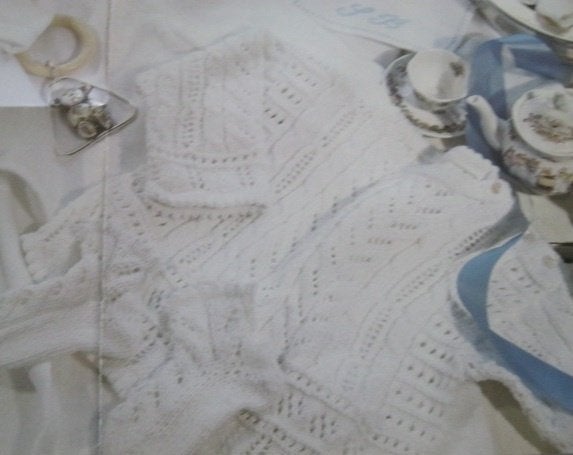 Borduurpatroon  Baby Ajour trui en sokjes 56 - 62 - 68/ 7551, Verzenden, Nieuw, Handborduren, Patroon